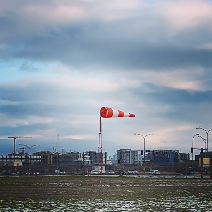 After snow, freezing rain, and rain, now comes a wee bit wind to wrap up the first week of 2022! 
.
Each ring on a windsock represents 3 knots of wind speed. A full ‘blown’ windsock means the wind is at least 15 knots/28 km 
.
#helijet #yvrairport #windsock #wind #windspeed