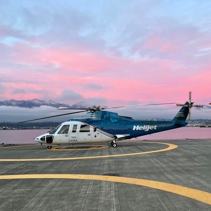 If we all collectively wish the fog away, perhaps we can get another clear afternoon like yesterday?

#helijet #helicopter #vancouverharbourheliport #helipad #heliport #Vancouver #CoalHarbour #BurrardInlet 📸 @onedayoutofdateoreo